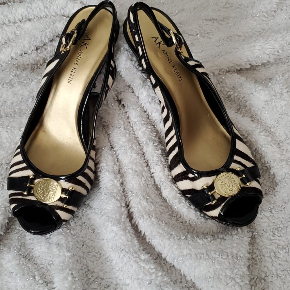 Anne Klein zebra print peep toe sandals